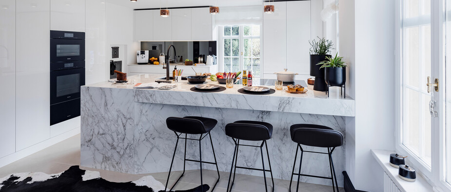 Glamouröse Küche Front lackiert / Keramik in Marmor-Look Herzog Küche Keramik in Marmorlook