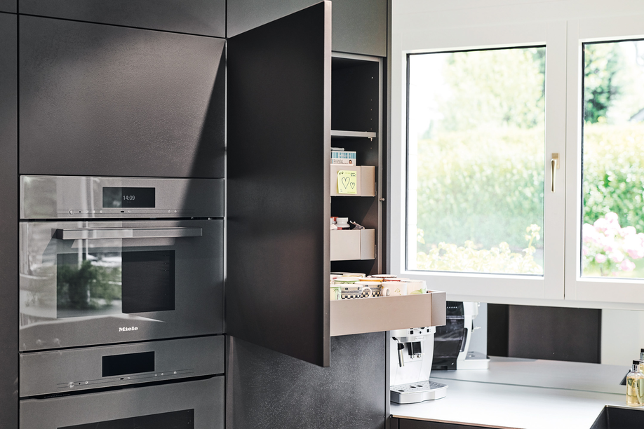 Schwarze Küchen – matt, hochglanz, immer elegant