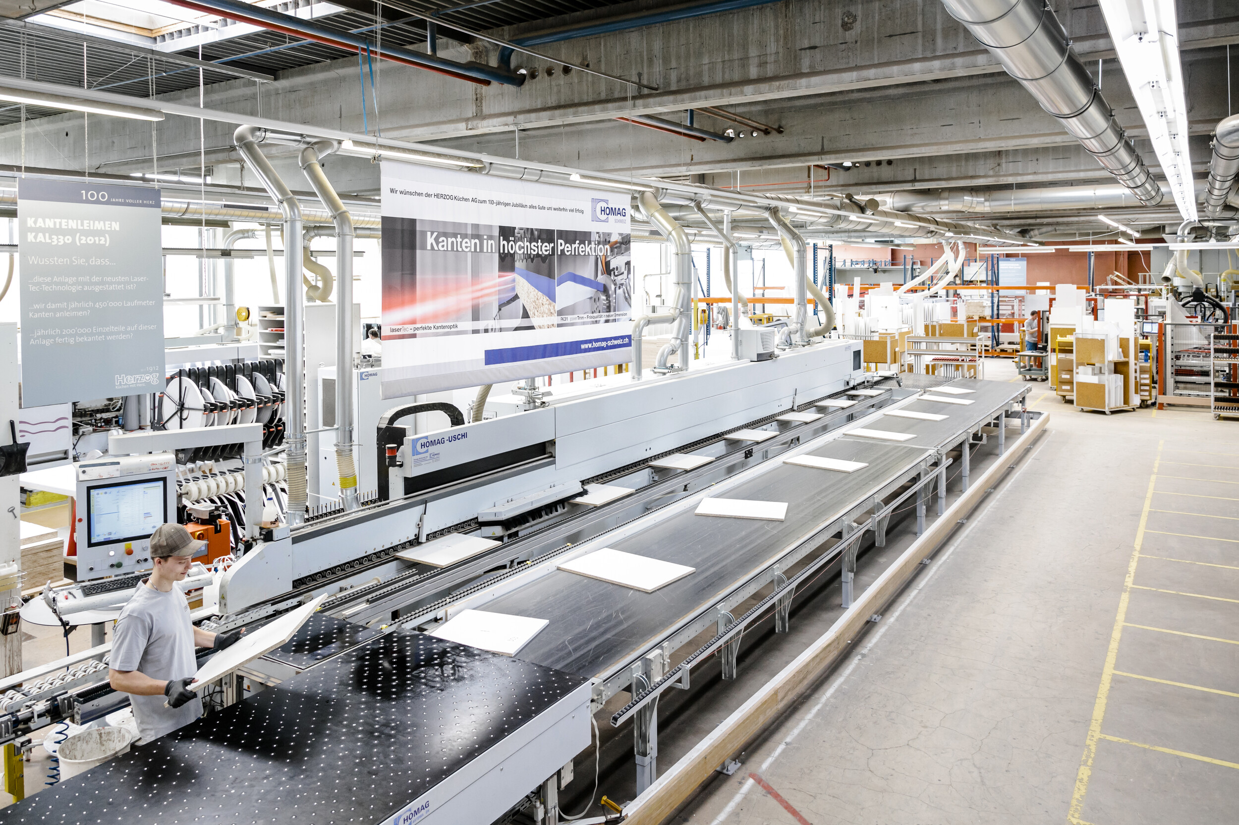 Herzog Schweizer Küchenproduktion und Kantenleimen in höchster Perfektion Herzog Küchenproduktion Kantenleimen